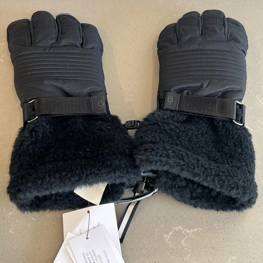 NWT UGG Women’s MetroPeak Gloves Black Leather Faux Fur Size Large